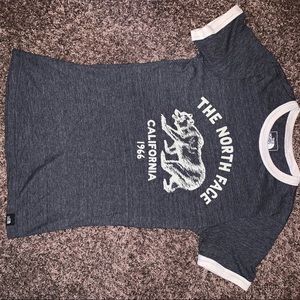 The North Face women’s XS T-shirt Slim Fit